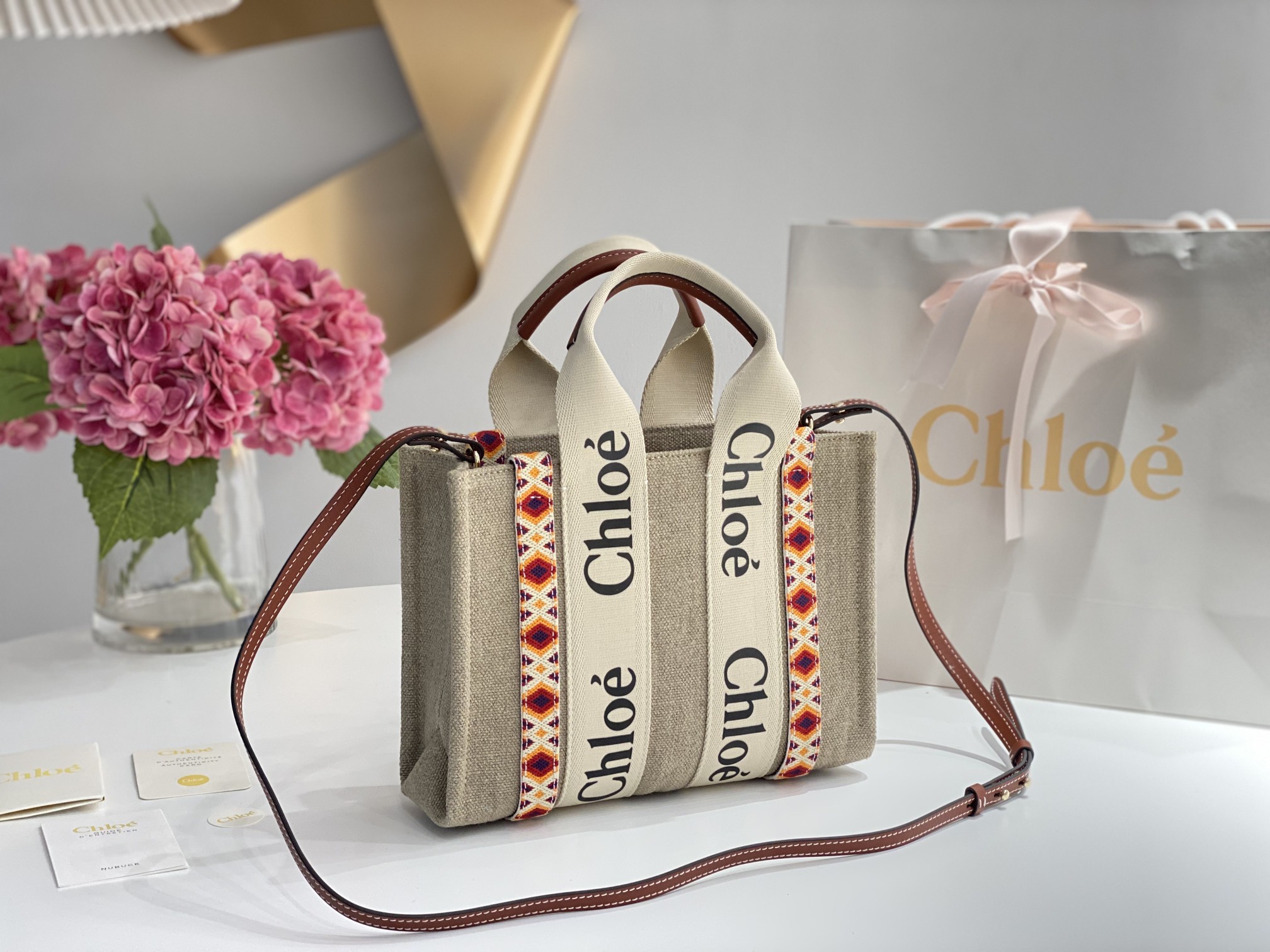 Chloe Small Woody Tote Bag In Linen